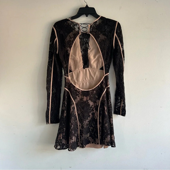 The Jet Set Diaries Lace Pizzo Long Sleeve Open Back Mini Dress 22142 - Picture 5 of 8